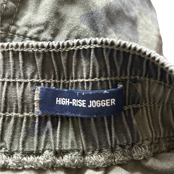 Hollister Green Track Pants with Drawstring Waistband and Relaxed Fit - Picture 4 of 4